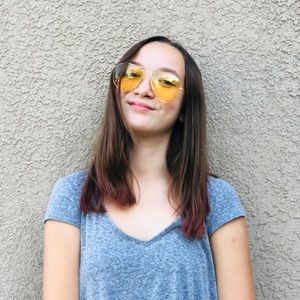 Meet your Posher, Julijulia